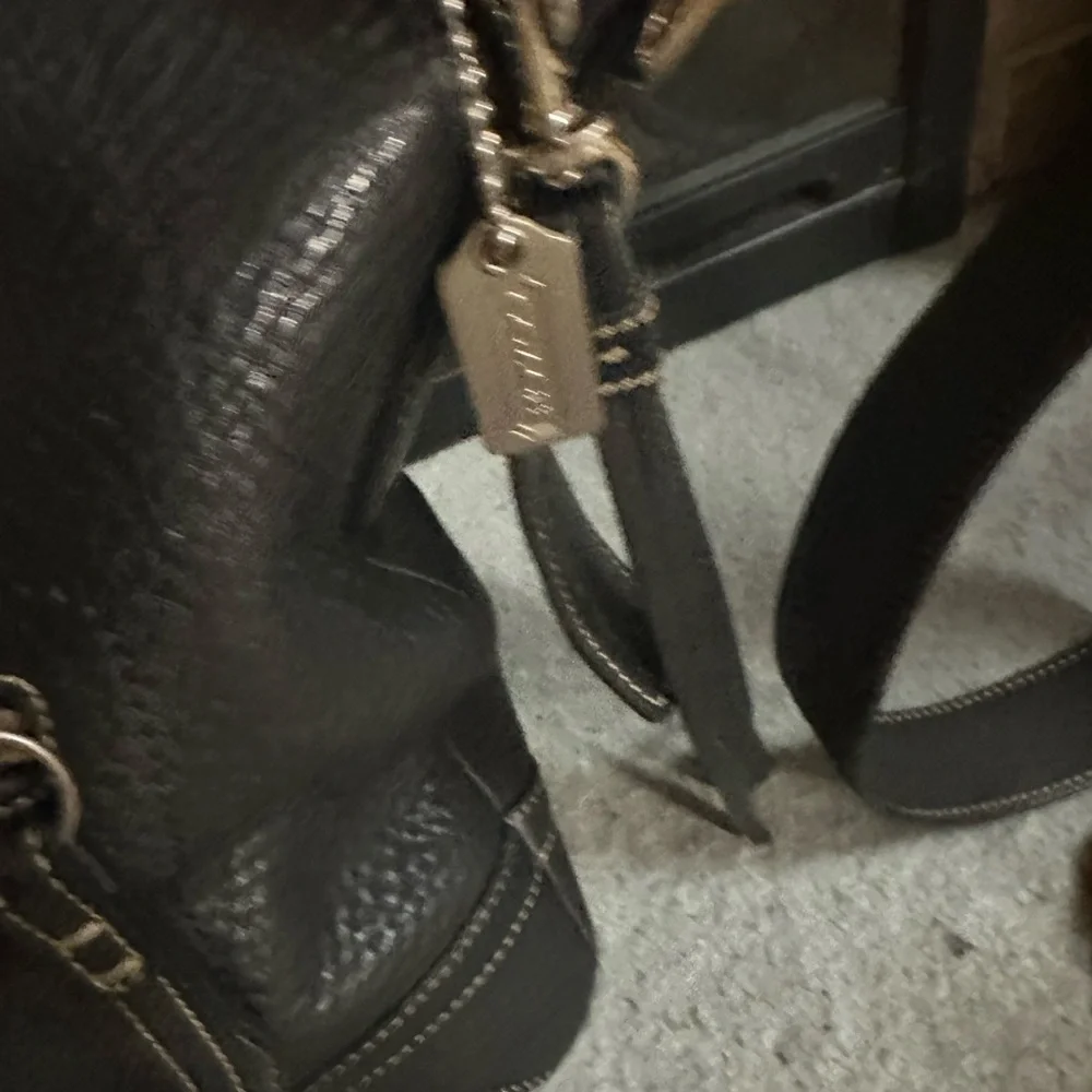 Coach Vintage Black Pebbled Leather Shoulder Bag w/tassel and Hangtag EUC - Picture 2 of 9